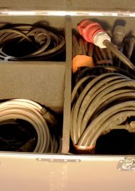 Flightcase type malle 20 cables electriques PC 16 + 4 x 32A