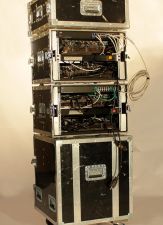 On interconnecte les flys rapidement, les câbles sont proches et patchs